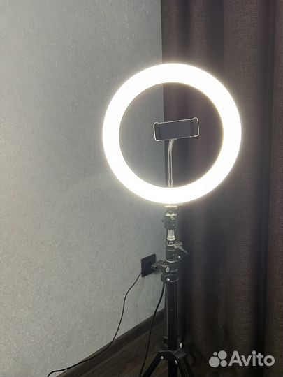Кольцевая лампа со штативом