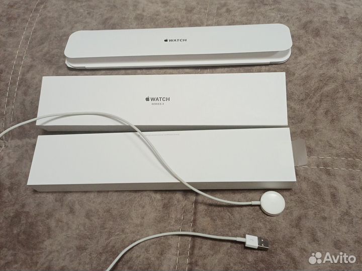 Коробка и беспроводная зарядка apple watch 3