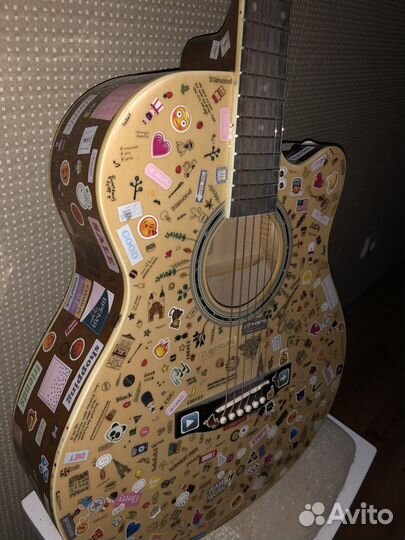Акустическая гитара