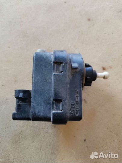 Электрокорректор фары Рено Меган 2