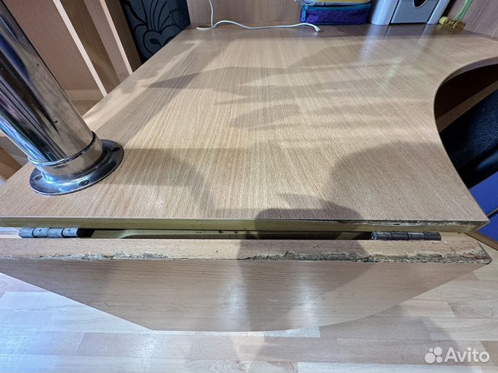 Детская кровать чердак со столом и шкафом