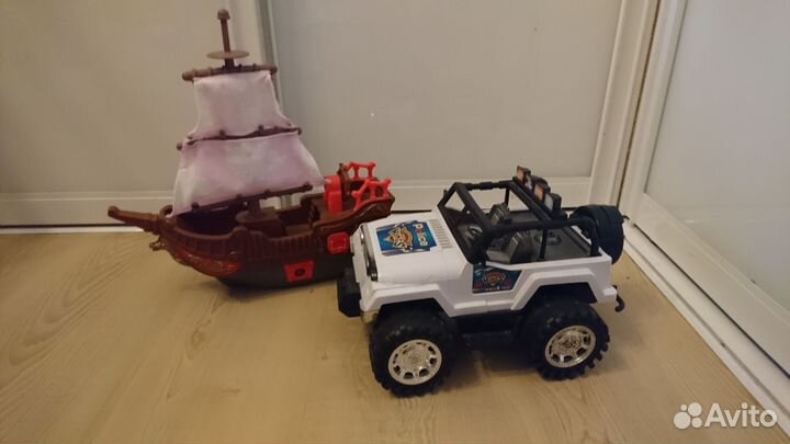 Игрушка, машина, корабль