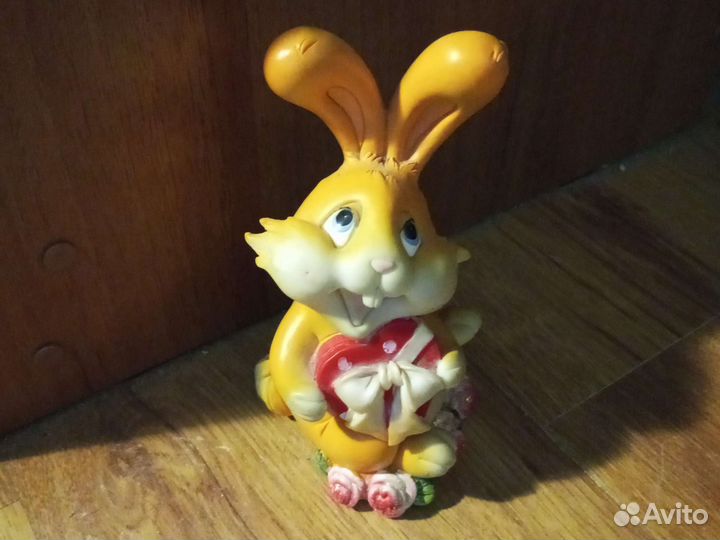 Копилка - заяц фарфоровая