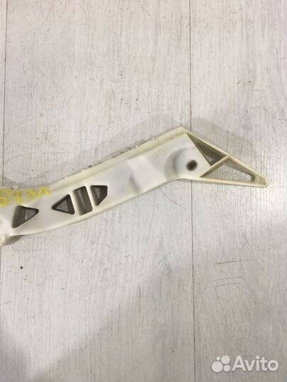 Крепление заднего бампера лев. mazda 3 BK 2.0 мт с