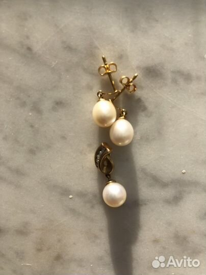 Золотые серьги и кулон с жемчугом и фианитами