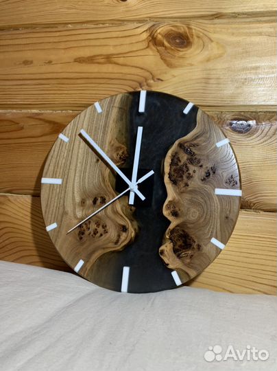 Часы из натурального дерева