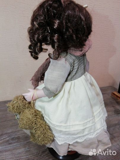 Кукла фарфоровая, 40 см