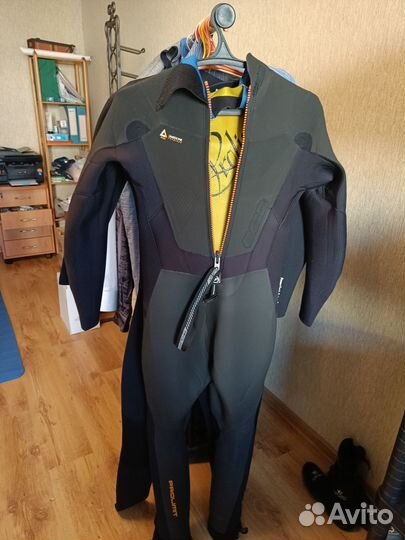 Гидрокостюм для парусного спорта и серфинга