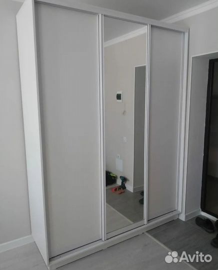 Шкаф купе с зеркалом