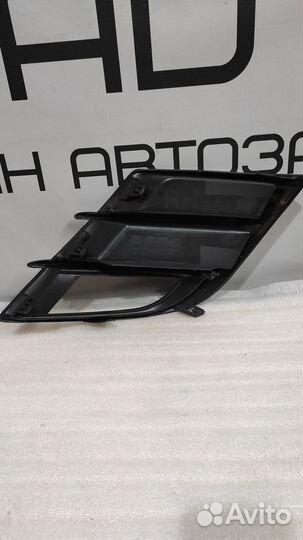 Рамка противотуманной фары правая Mazda 3 BL