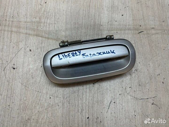 Ручка крышки багажника Nissan Liberty RM12 QR20DE