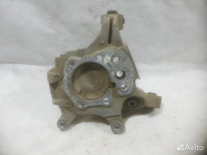 Кулак поворотный задний Nissan Teana