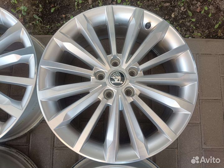 Оригинал Skoda r-18 (5x112) 4 шт. как новые