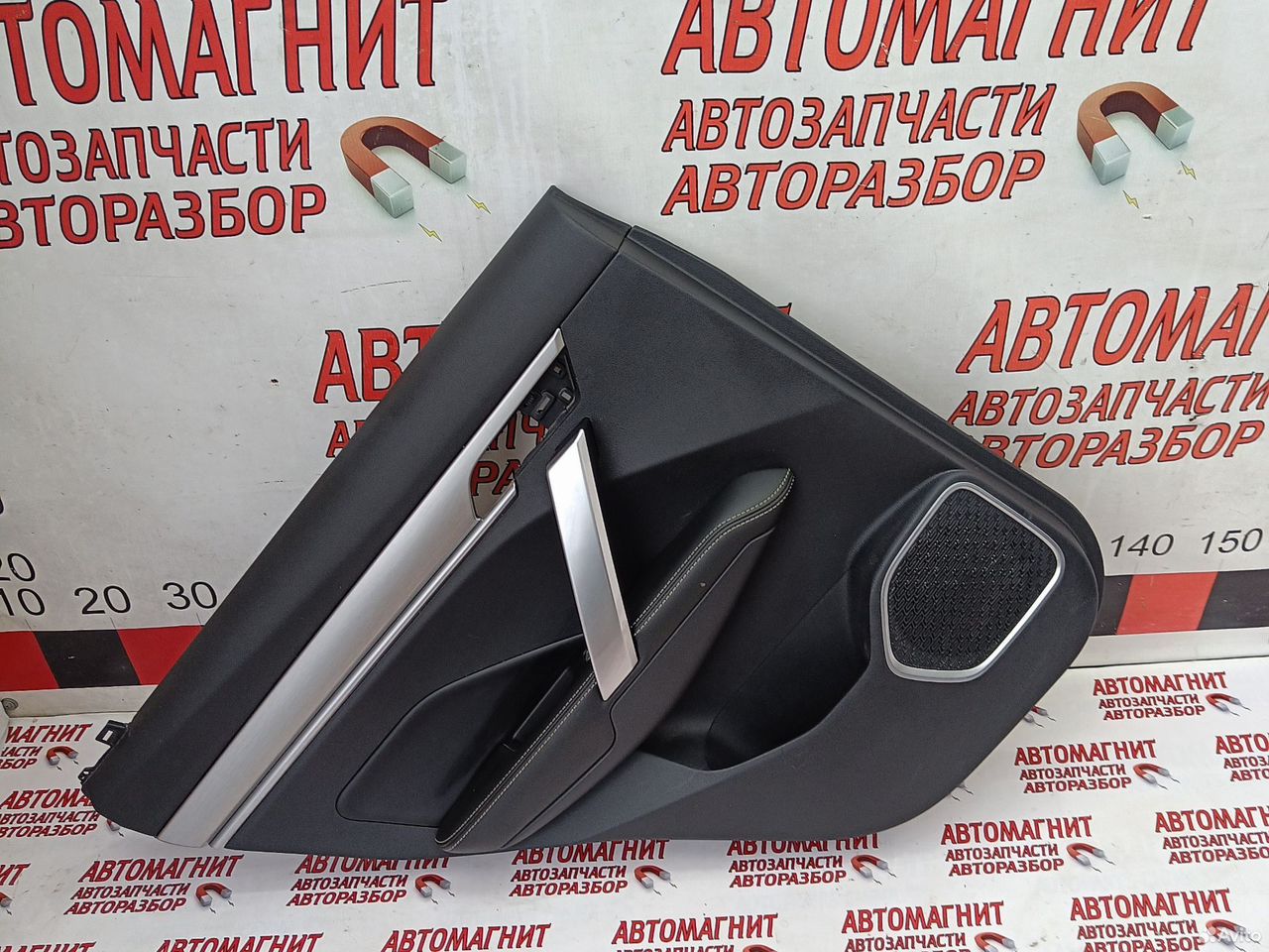 Обшивка двери задней левой Джили Кулрей SX11