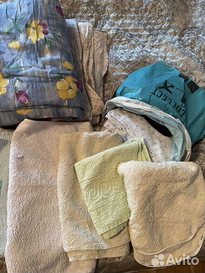 Полотенца, одеяло, комплект постельного белья