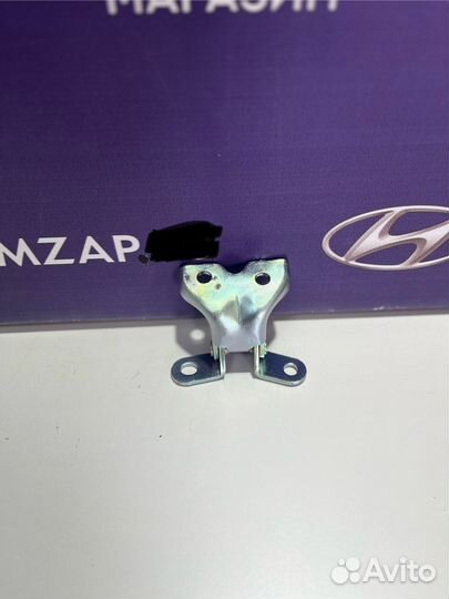 Петля двери Hyundai Solaris Kia Rio 2010-2024