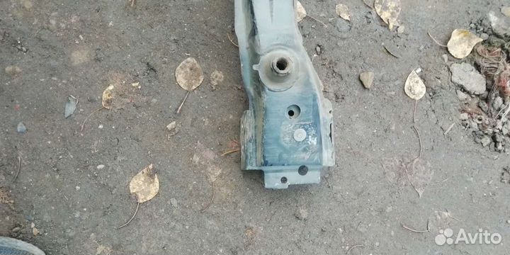 Усилитель переднего бампера mazda cx-7