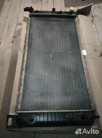 Радиатор Шевроле Тахо 900