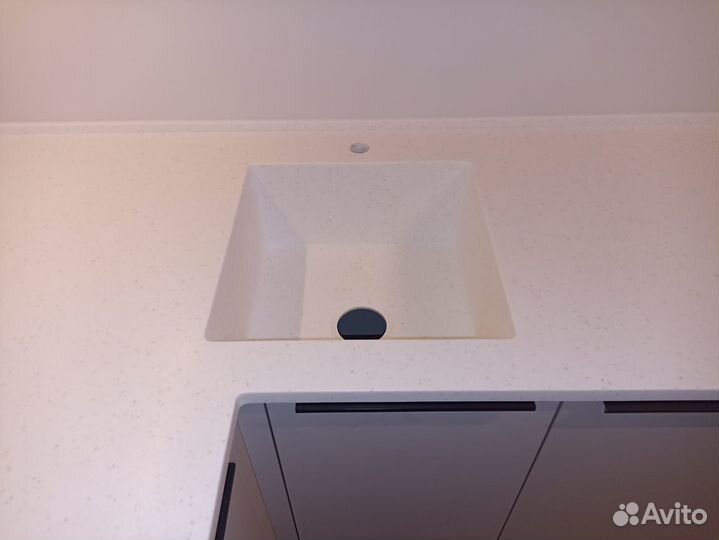Столешница из камня (кварц, акрил)