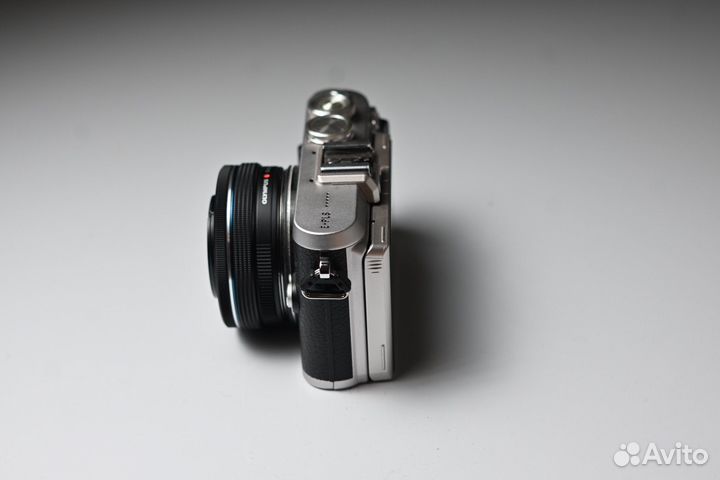 Olympus E-PL8 pancake kit с 14-42 ez