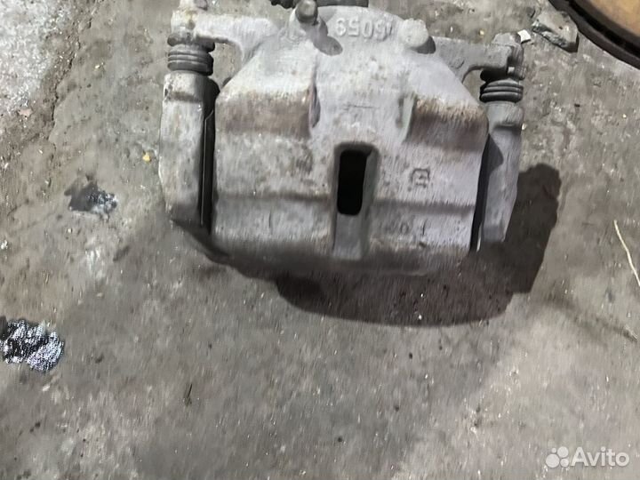 Суппорт тормозной Nissan X-Trail T31