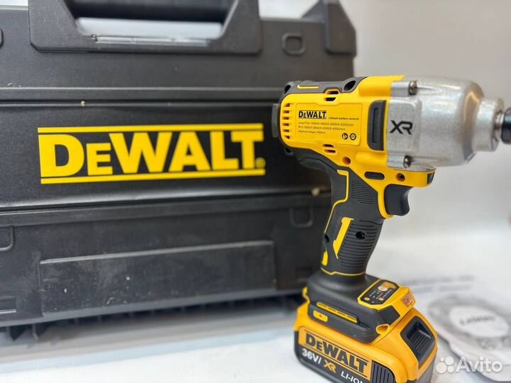 Аккумуляторный ударный гайковерт Dewalt