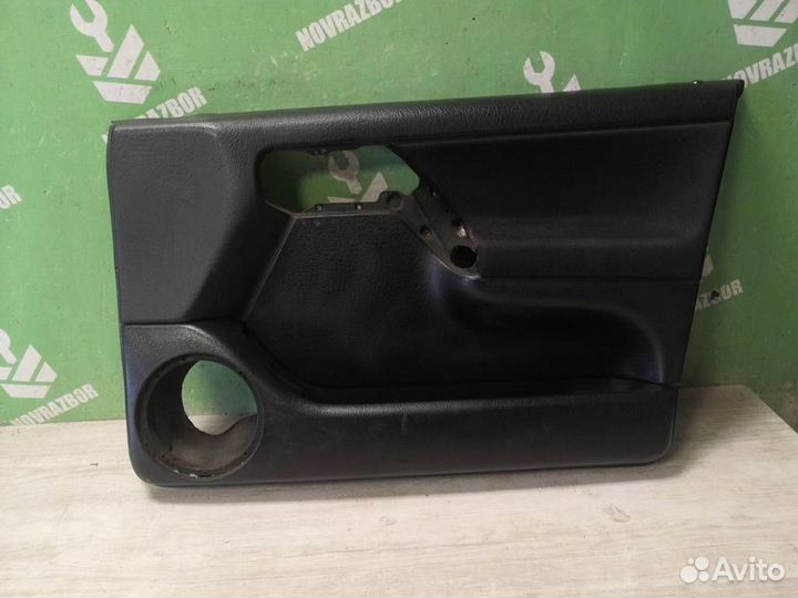 Обшивка двери передней правой Фольксваген Гольф