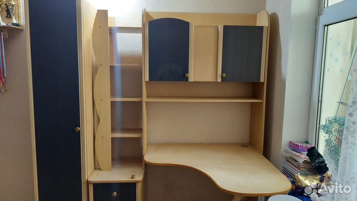 Детский письменный уголок со шкафом