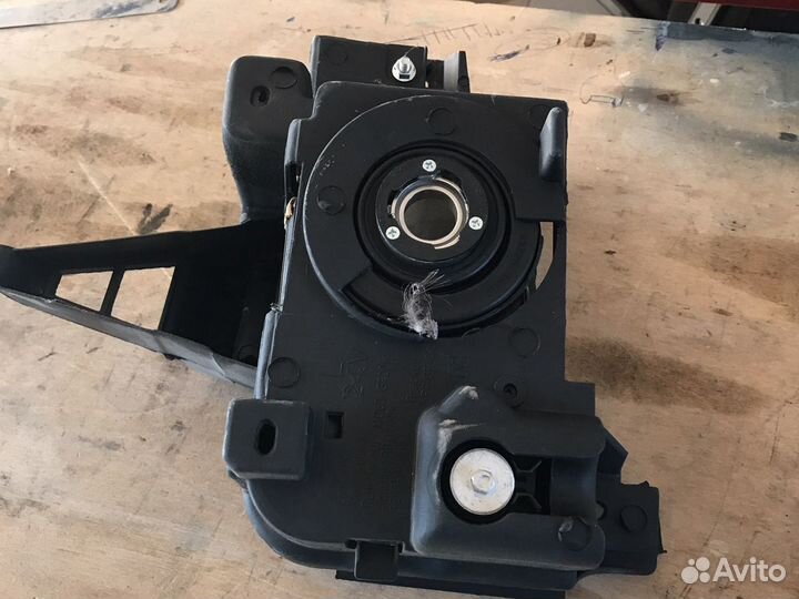 Фара противотуманная Левая Toyota Land Cruiser 200