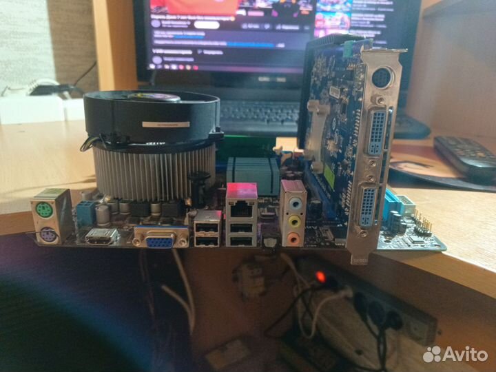 Материнская плата с процессором и памятью