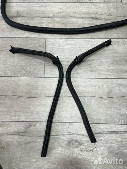 Уплотнители капота Bmw e46