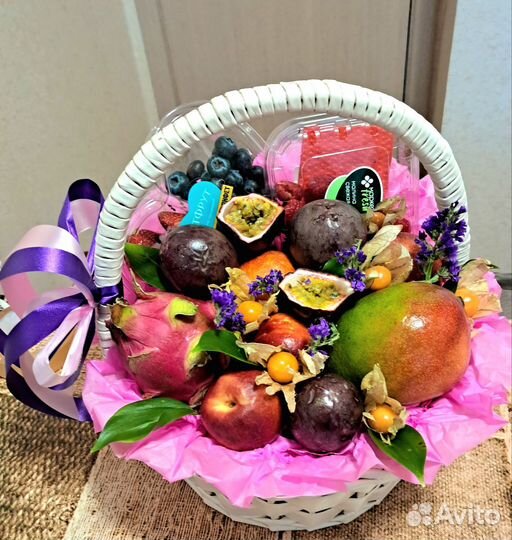 Фруктовые корзины и конверты