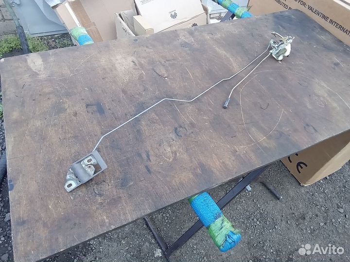 Замок передней левой двери Mitsubishi L300