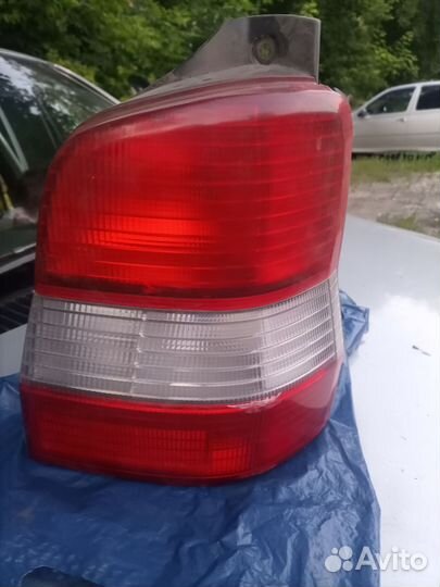 Задний фонарь mazda demio dw3w