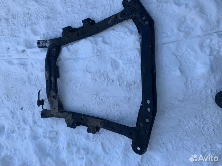 Подрамник Балка подмоторная Renault Logan 1