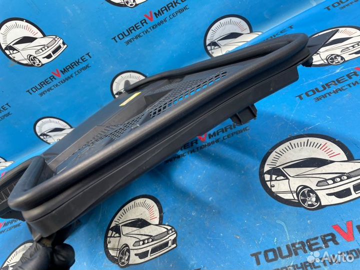 Декоративная крышка двигателя левая Mercedes-Benz