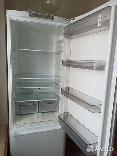 Холодильник Hotpoint Ariston