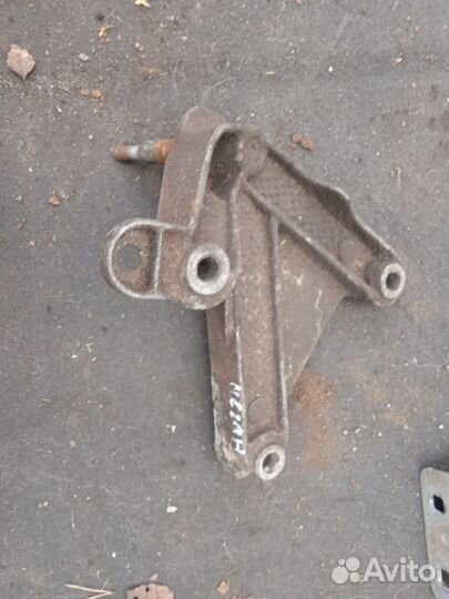 Кронштейн МКПП Renault Megan 2