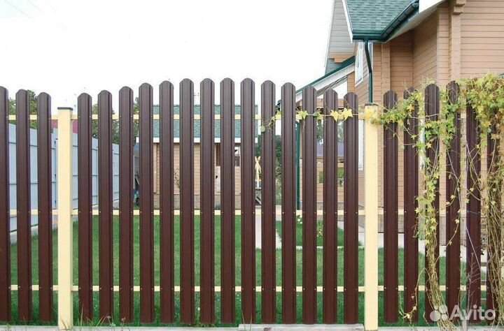 Забор из евроштакетника