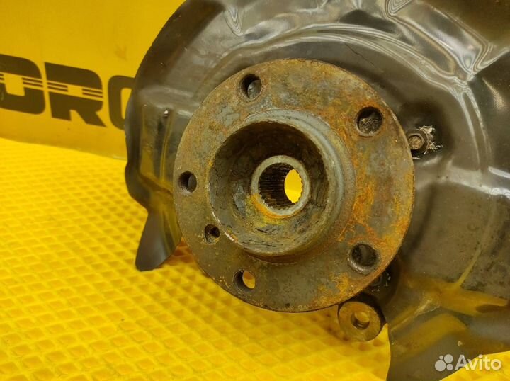 Кулак поворотный передний правый Mini Countryman S