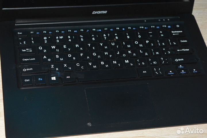 Ноутбук Digma citi E400 черного цвета