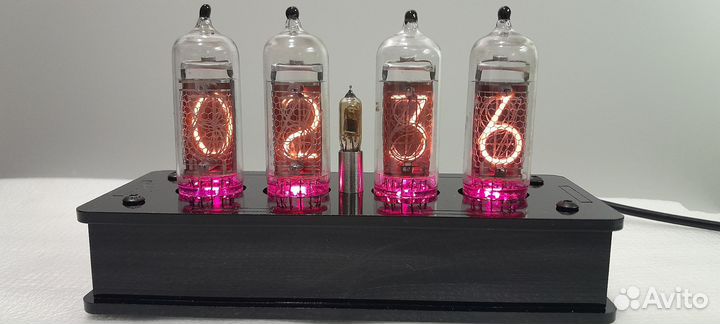 Часы на лампах