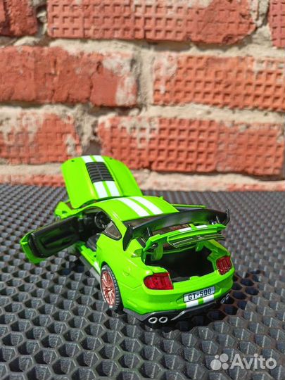 Ford Mustang Shelby металлическая машинка