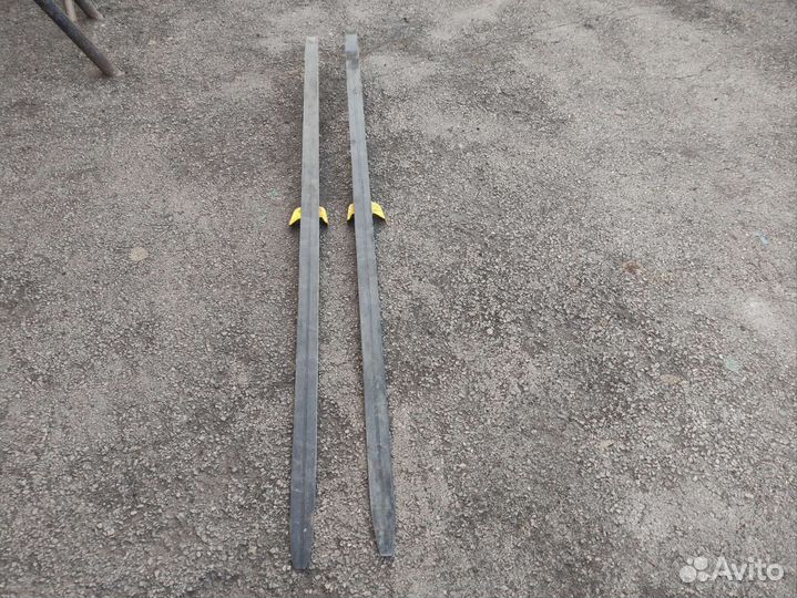 Спортивные пластиковые лыжи беговые