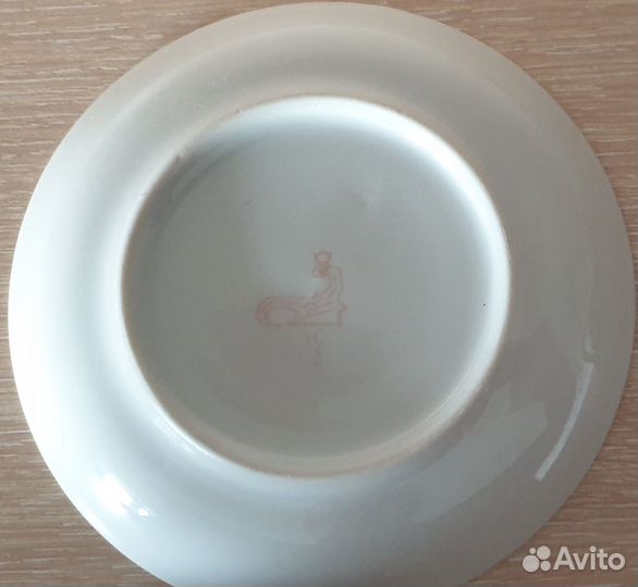 Фарфор поштучно (тарелки десертные, блюдца)