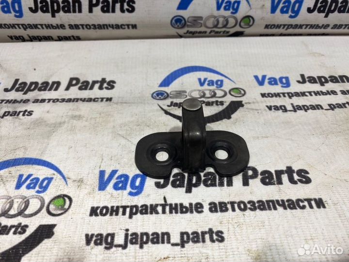 Петля двери багажника Volkswagen Tiguan NF CCZ