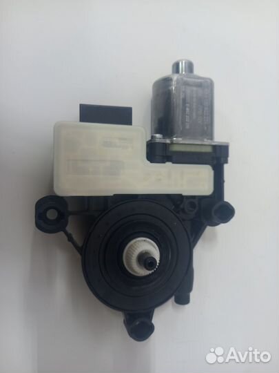 Эл.двигатель стеклоподъёмника 5Q0959812A