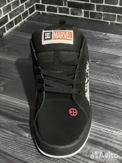 DC Shoes Court Graffik & Marvel мужские кроссовки