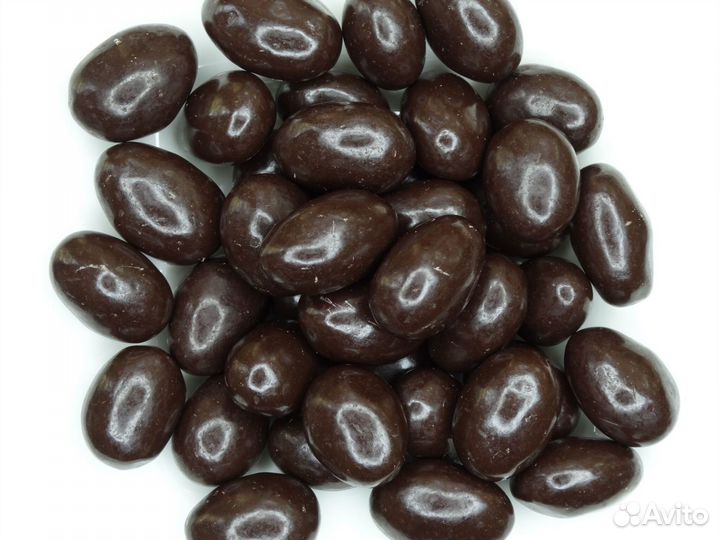 Миндаль в темном шоколаде