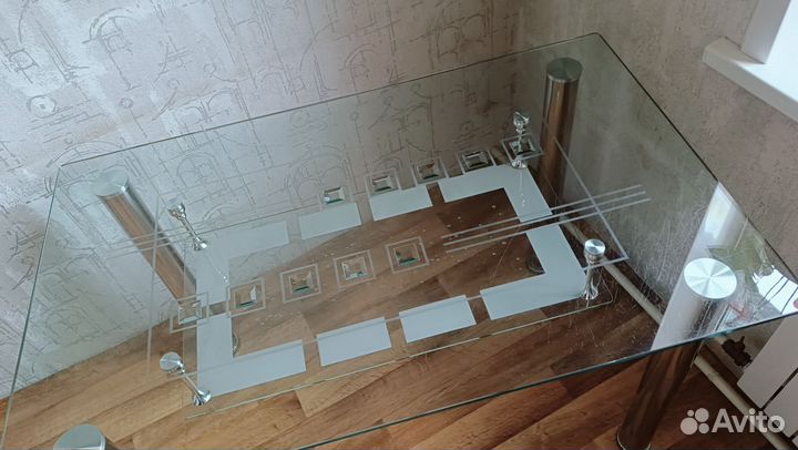 Кухонный стол стеклянный